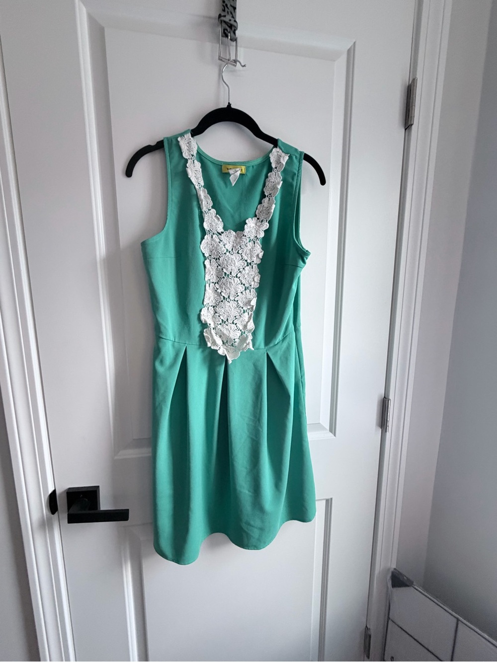 Yellow Star Sleeveless Mint Green Mini Dress with White Lace Applique
